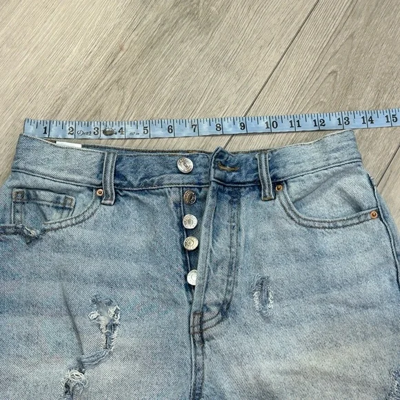 Pac Sun Vintage High Rise Distressed Button Fly Shorts Size 25 Light Wash Denim - Picture 6 of 7